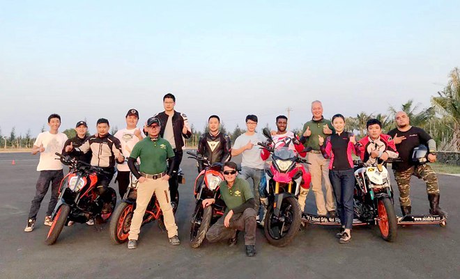 乐骑公园,摩托车培训,摩托教练员,安路,苏华龙,skidbike,侧滑模拟架